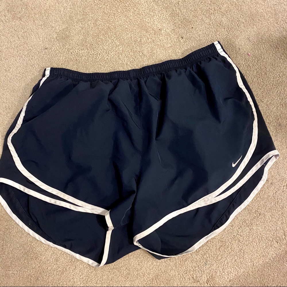 Nike women’s tempo shorts XL navy